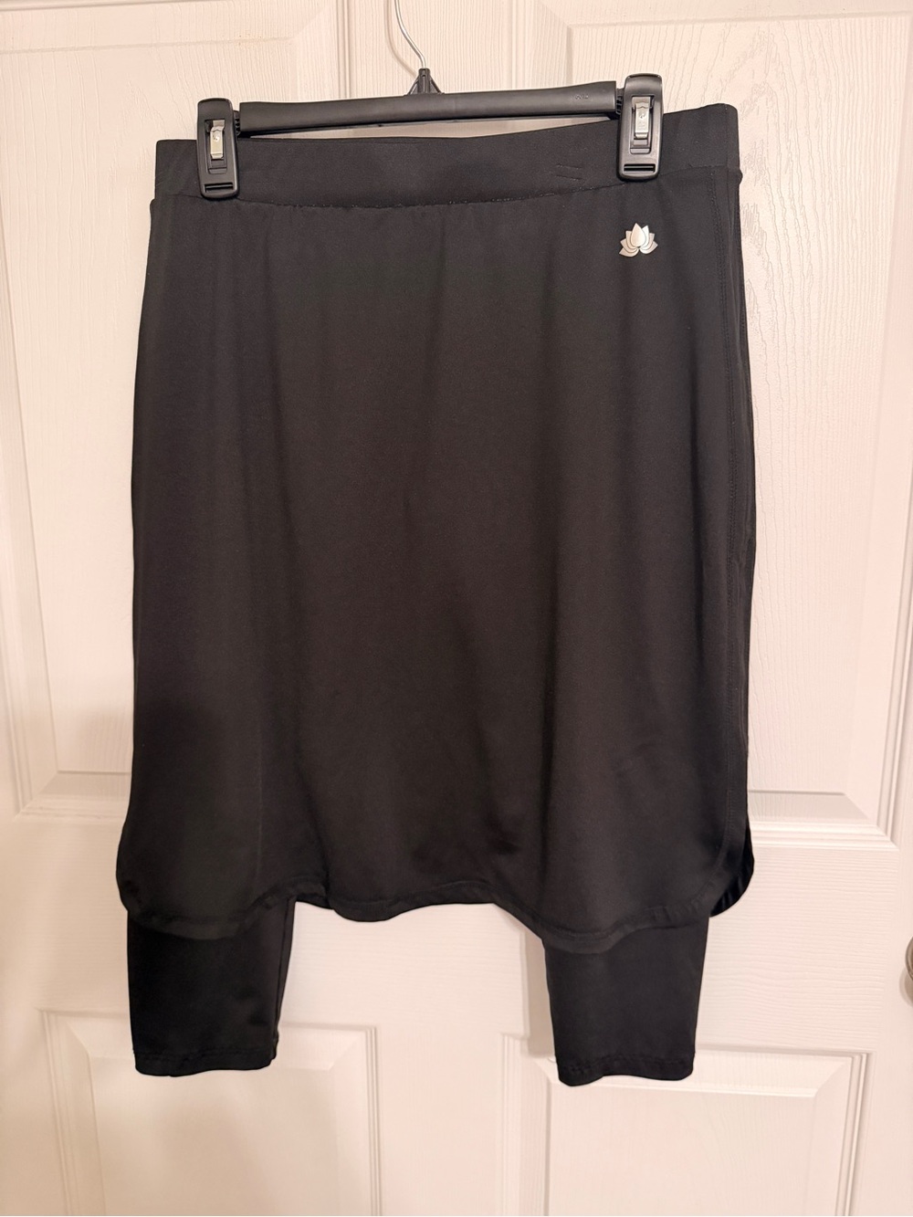 Snoga Athletics Black Skirted Leggings Size Large